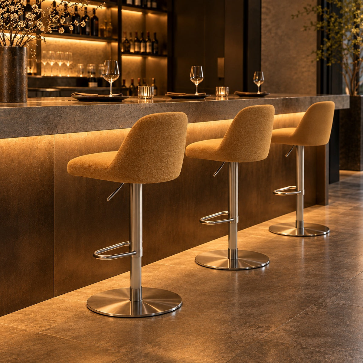 Lift Shell Bar Chair 使用イメージ（飲食店）