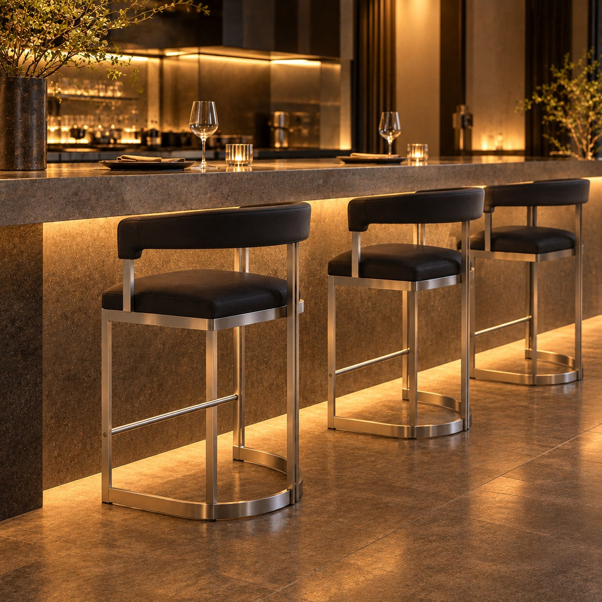Arc Bar Chair 使用イメージ（飲食店）