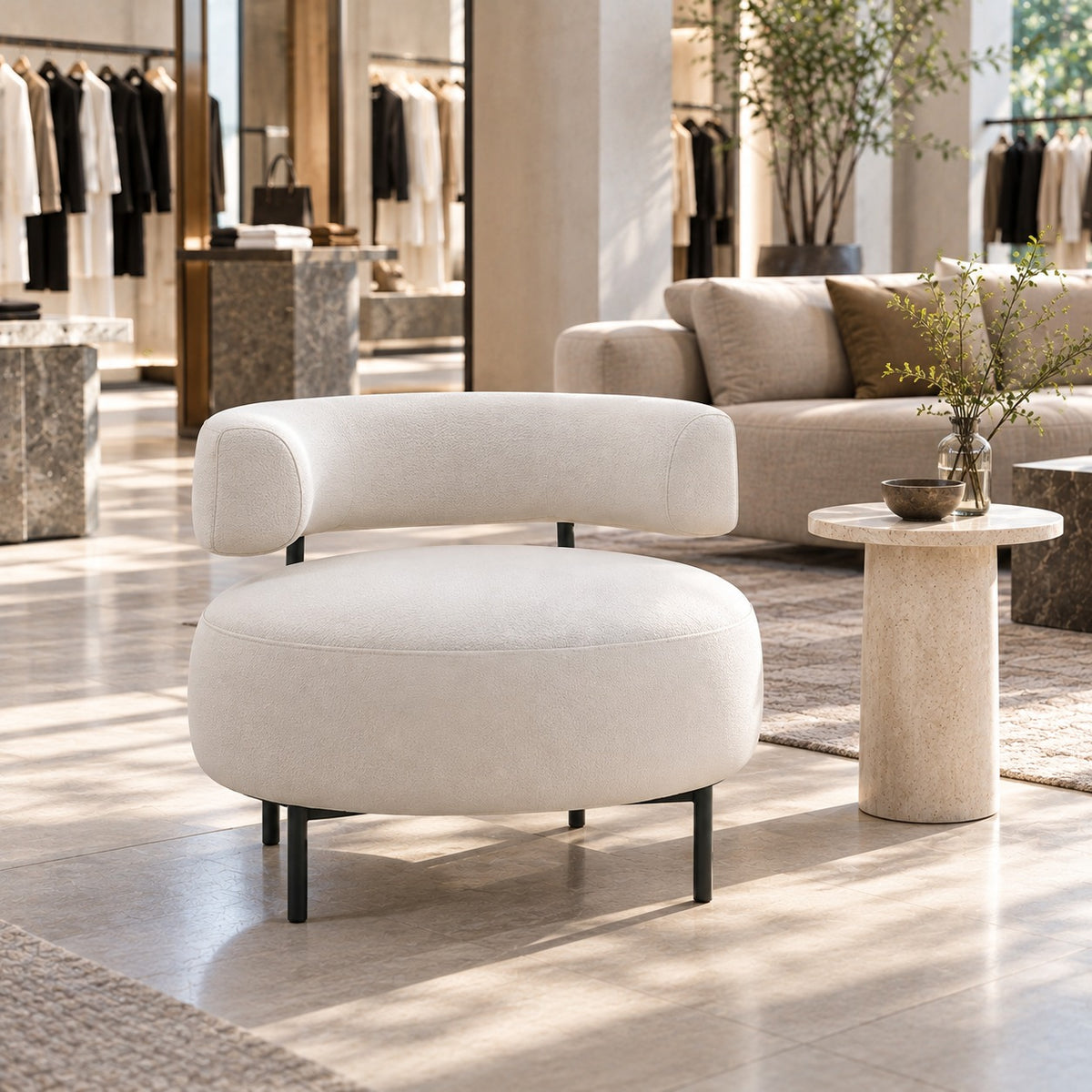 Cloud Lounge Chair 使用イメージ（アパレル店）