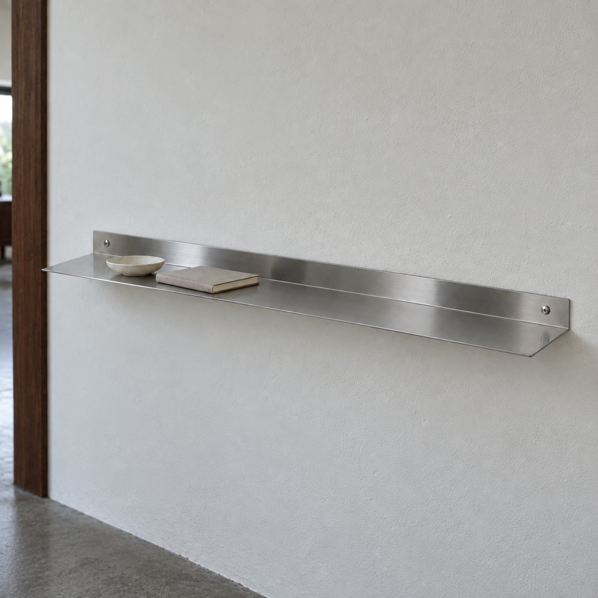 Blade Wall Shelf — 自然光の玄関シーン (AI-generated, editorial 2026-09-15)